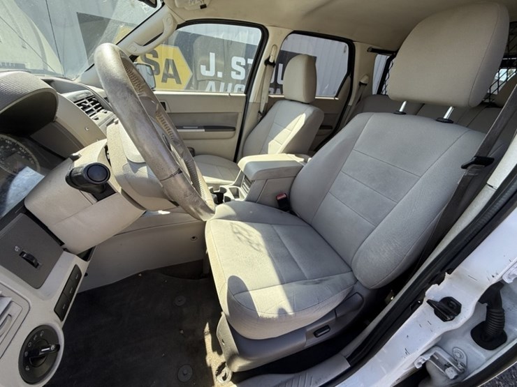 2012-ford-escape-image-23