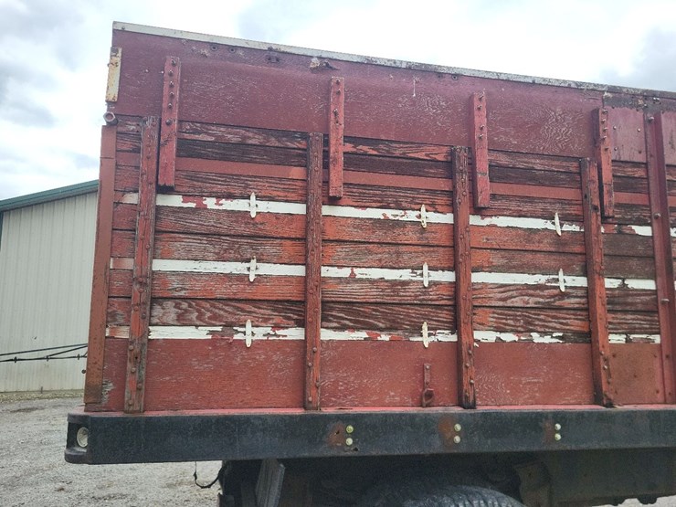 1982-international-1754-single-axle-grain-truck-image-32