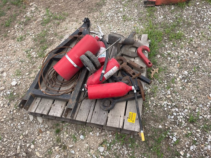 #40233-•-lot-of-fire-extinguishers,-trailer-tongue,-and-misc-image-3