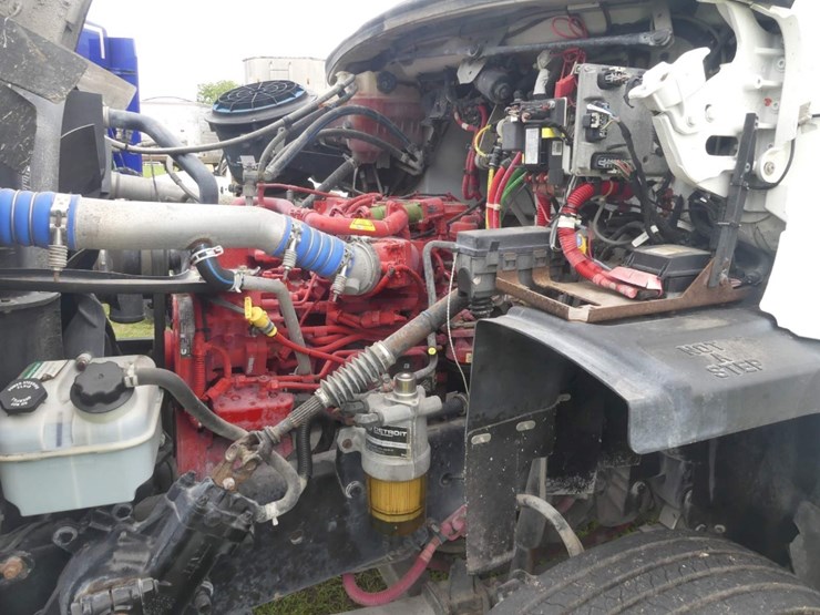 2018-freightliner-114sd-image-10