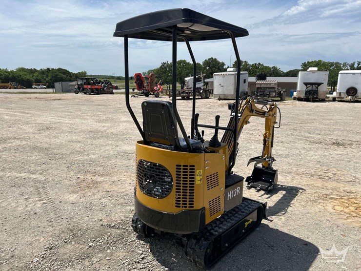 mini-excavator-image-3