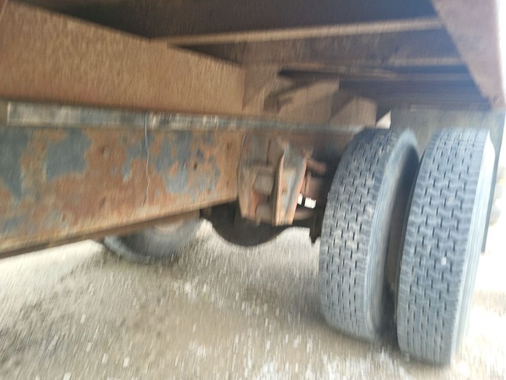 1982-international-1754-single-axle-grain-truck-image-16