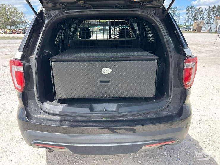 2016-ford-explorer-image-17