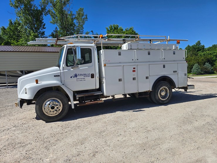 2001-freightliner-fl70-image-5