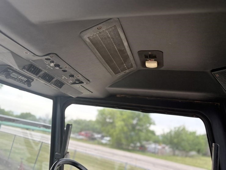 john-deere-6000-image-12