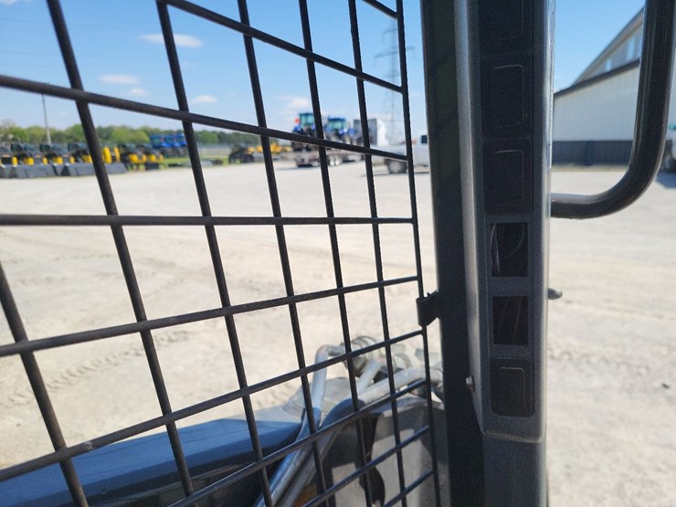 new-holland-l218-image-46
