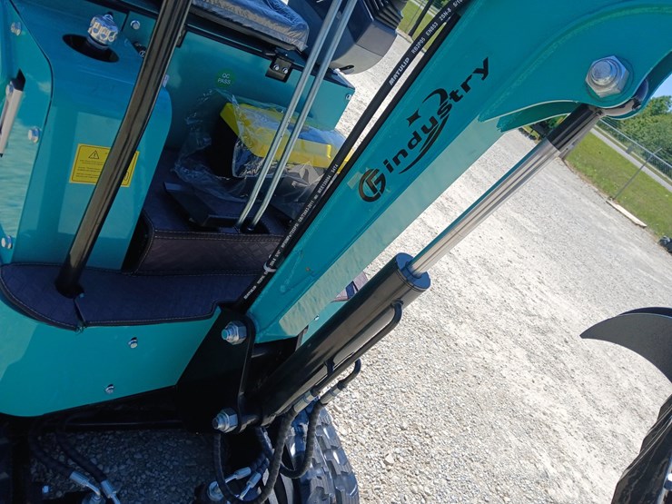 #l42-005-•-2026-cfg-kv15r-mini-excavator-image-24