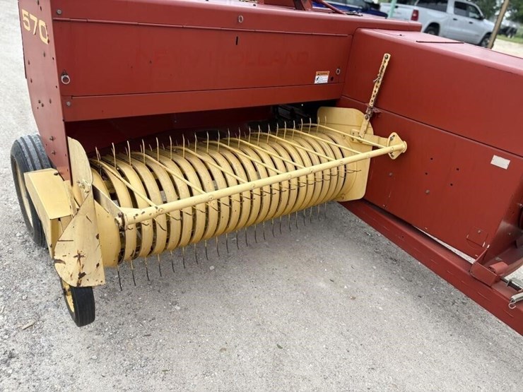 new-holland-570-image-10