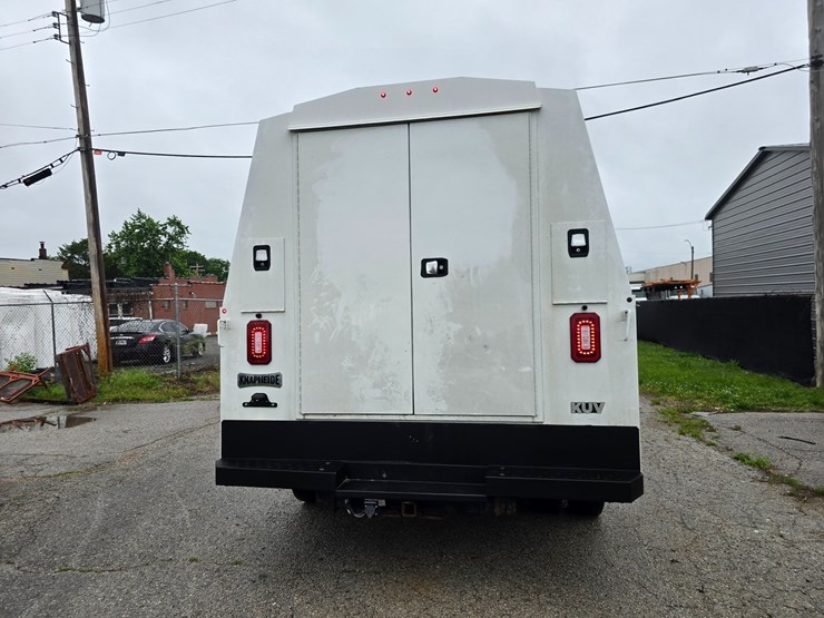 2021-chevrolet-silverado-6500hd-image-14