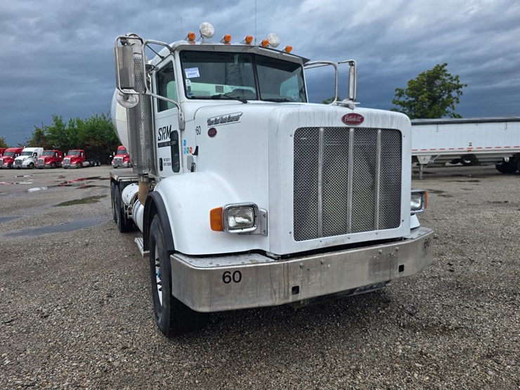 2009-peterbilt-365-image-34