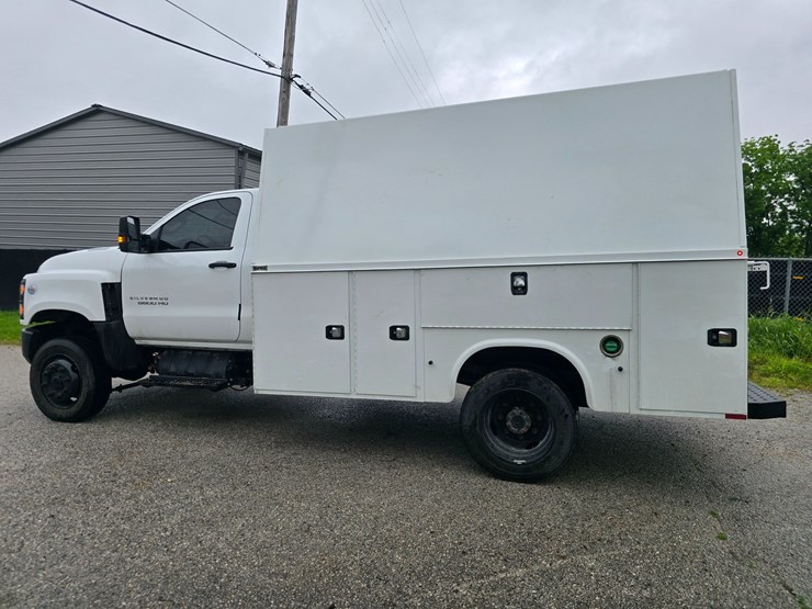2021-chevrolet-silverado-6500hd-image-8