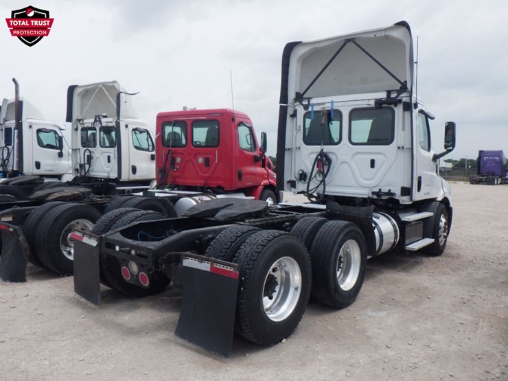 2019-freightliner-cascadia-116-image-7