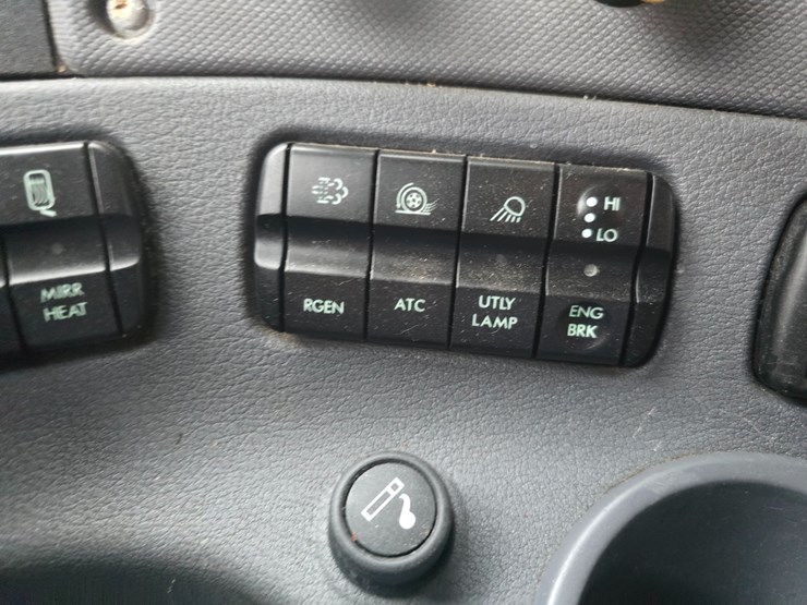 2015-freightliner-cascadia-113-image-60