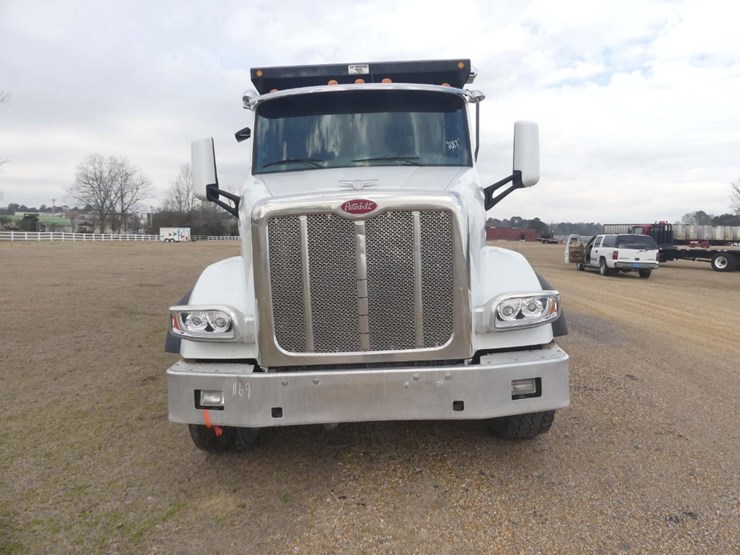 2017-peterbilt-567-image-3