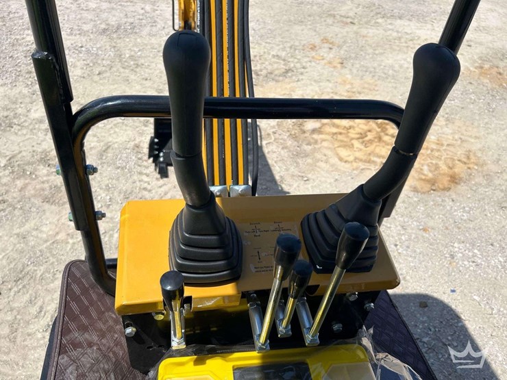mini-excavator-image-11