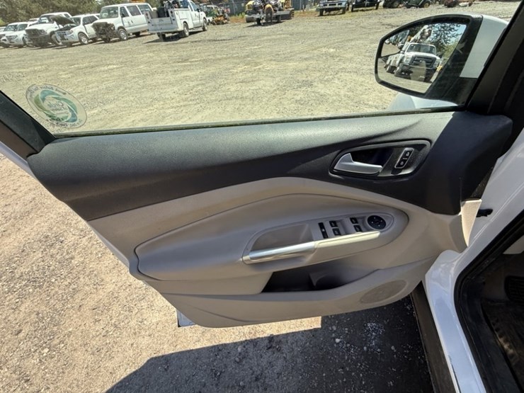 2013-ford-escape-image-24