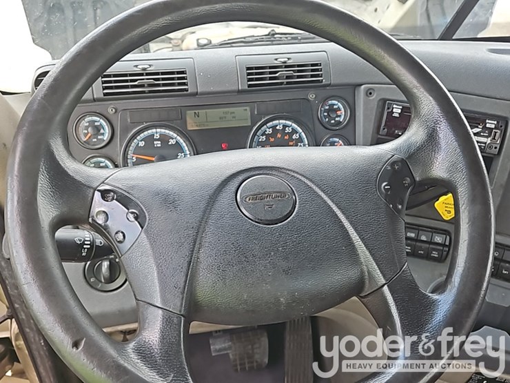 2019-freightliner-cascadia-125-image-45