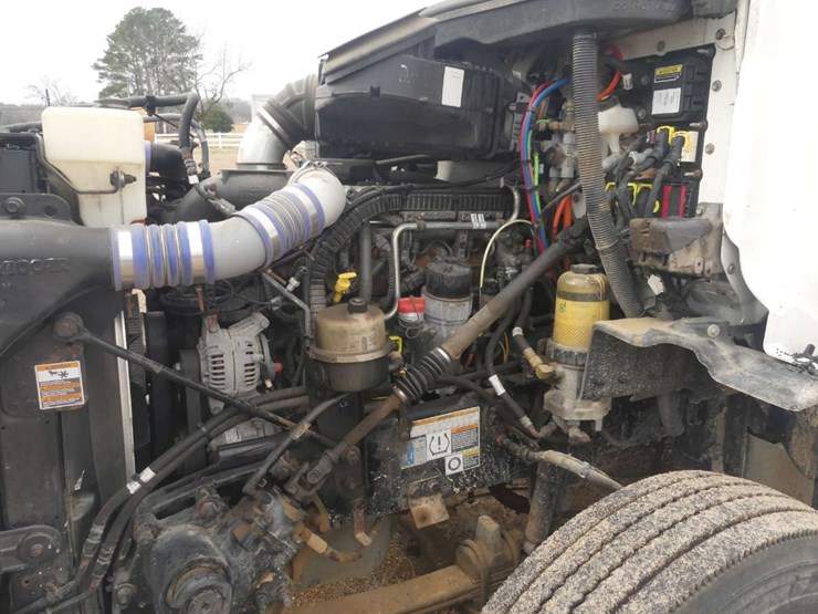 2016-peterbilt-579-image-11
