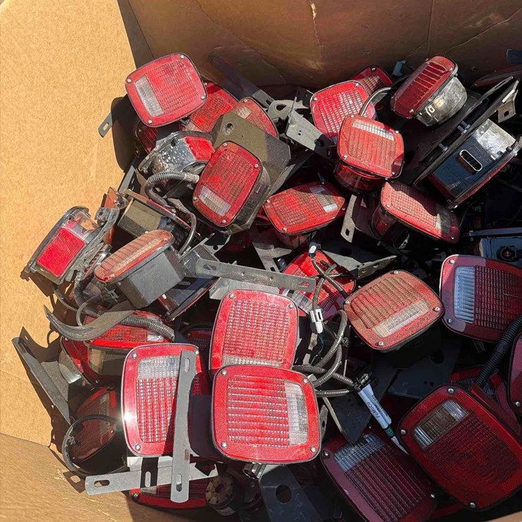 ASSORTMENT OF TAILLIGHTS