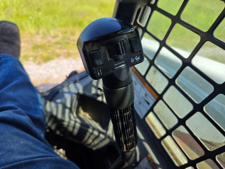 2013-bobcat-s630-image-30