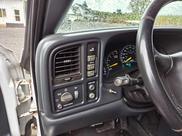 2001-chevrolet-3500-image-24