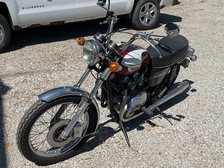 #136-•-1977-triumph-motorcycle-(has-wi-title)-(waupun,-wi)-image-1