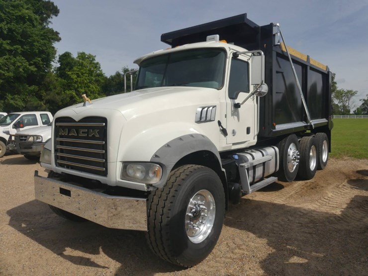 2020-mack-granite-64ft-image-1
