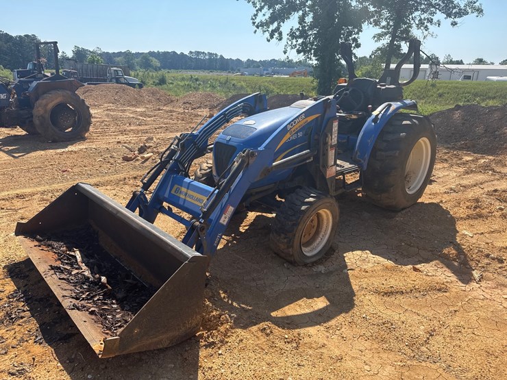 new-holland-boomer-50-image-1