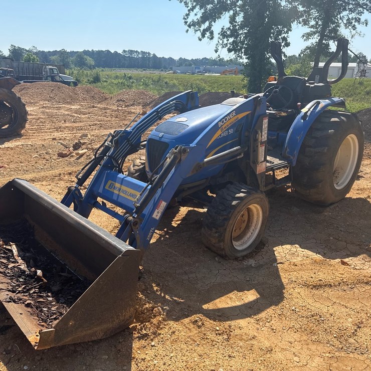 NEW HOLLAND BOOMER 50
