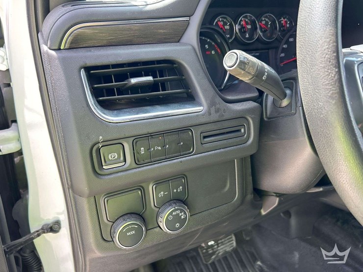 2024-chevrolet-tahoe-image-12