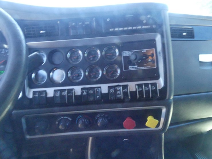2015-kenworth-t800-image-22