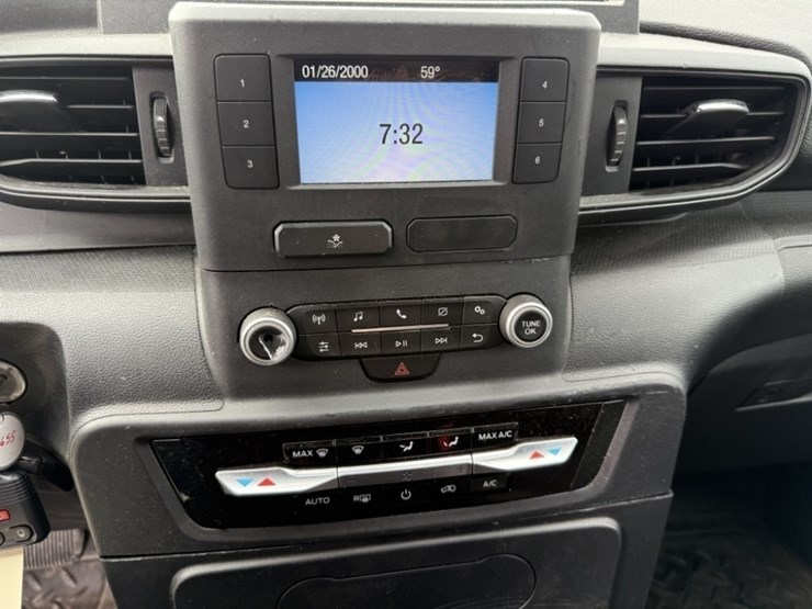 2020-ford-explorer-image-33