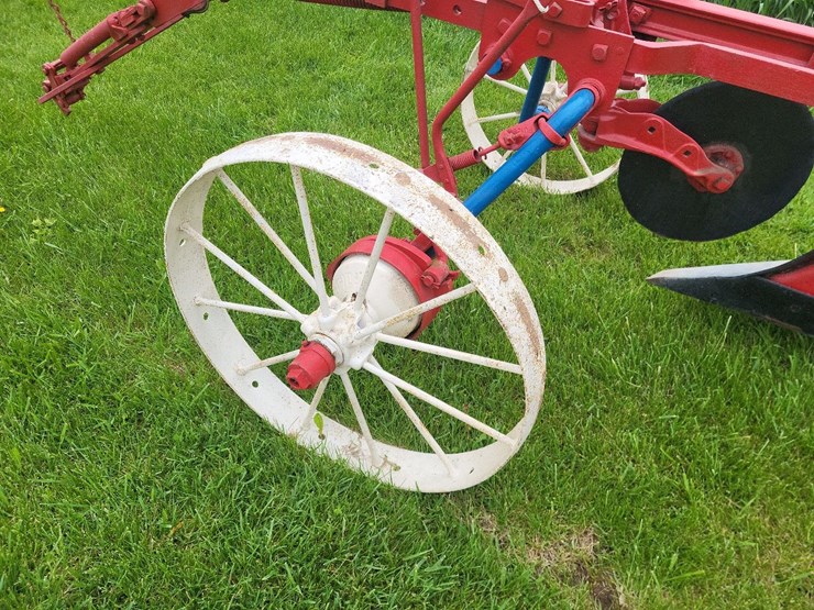 international-1-bottom-pull-type-moldboard-plow-image-16