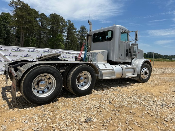 2005-peterbilt-378-image-9