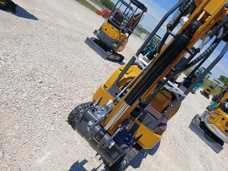 #l42-008-•-2026-cfg-qk18r-mini-excavator-image-26