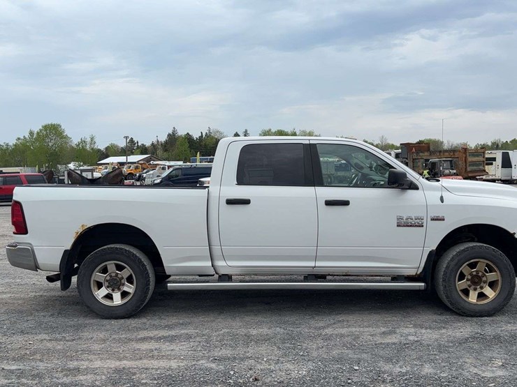 2013-dodge-2500-image-10
