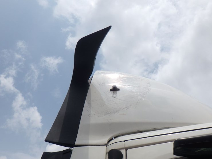 2017-freightliner-cascadia-113-image-4