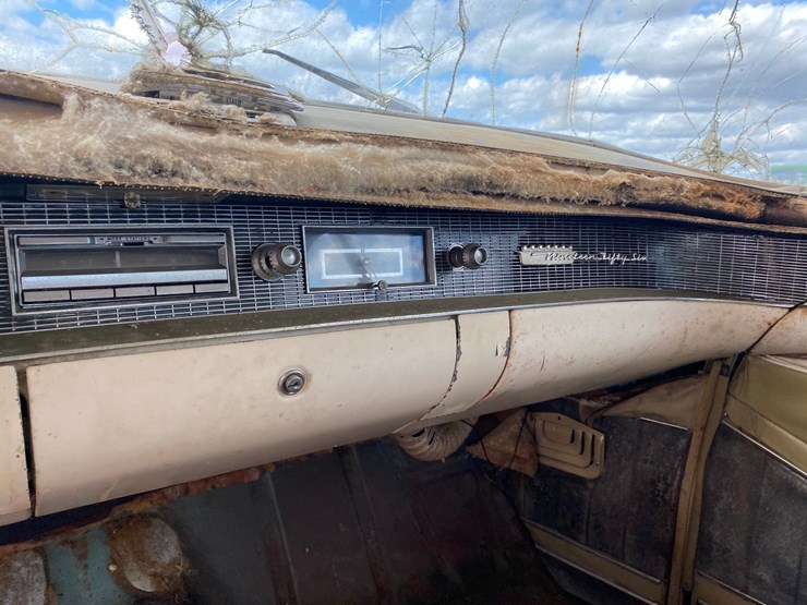 #109-•-1956-cadillac-de-ville-sedan-(title-in-delay)-(nitke-yard-mosinee,-wi)-image-48
