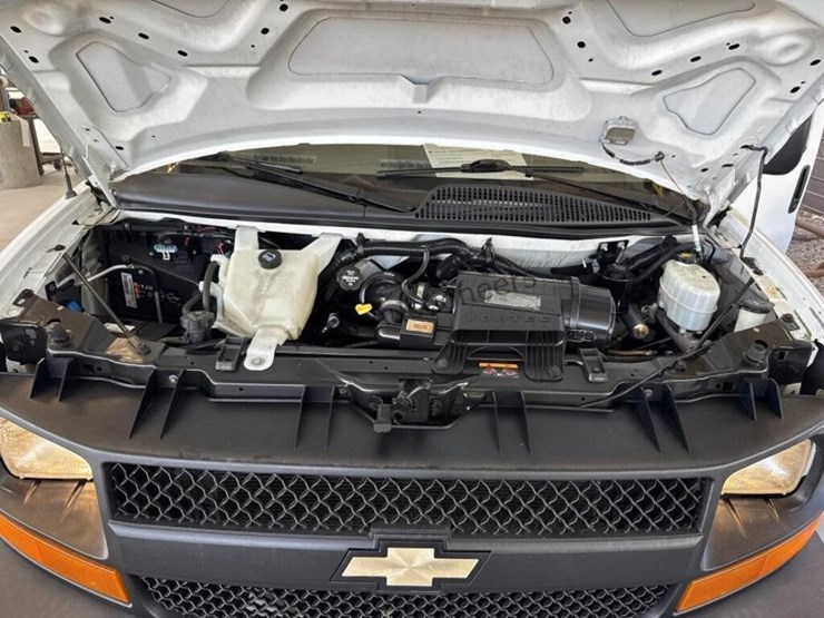 2014-chevrolet-express-1500-image-14