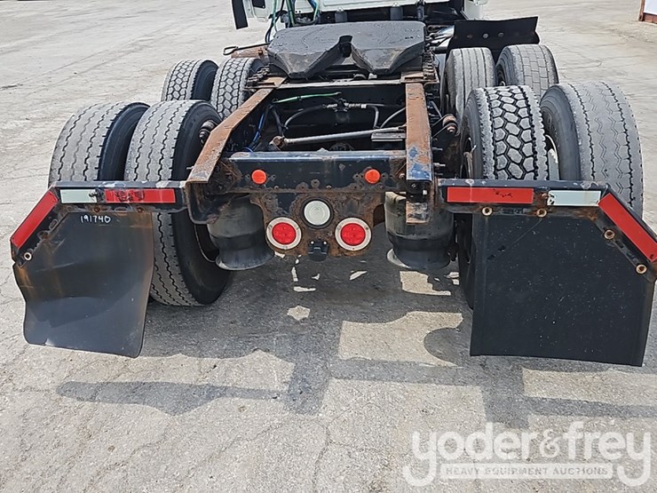 2017-freightliner-cascadia-125-image-16