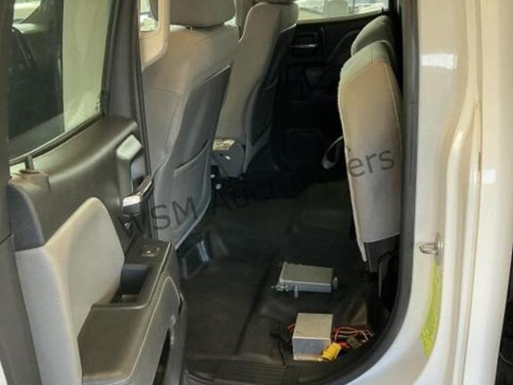 2015-chevrolet-silverado-3500hd-image-25