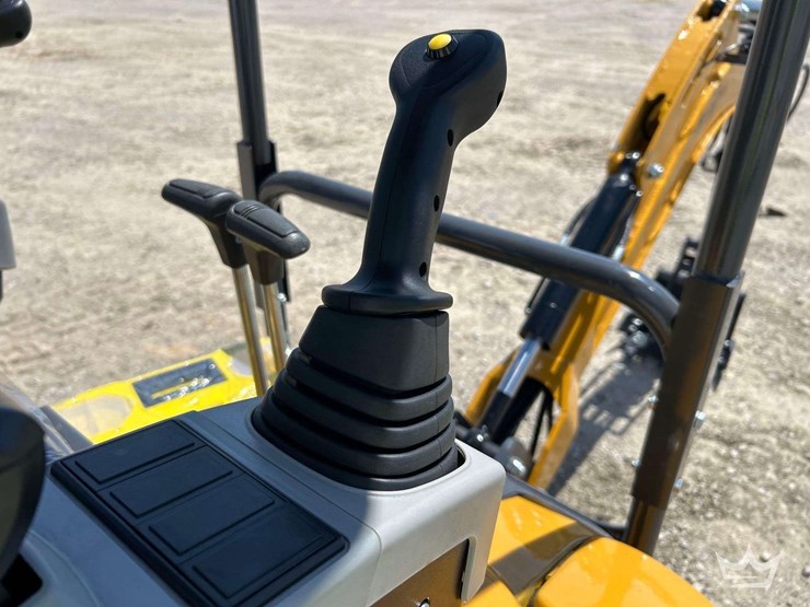 mini-excavator-image-17