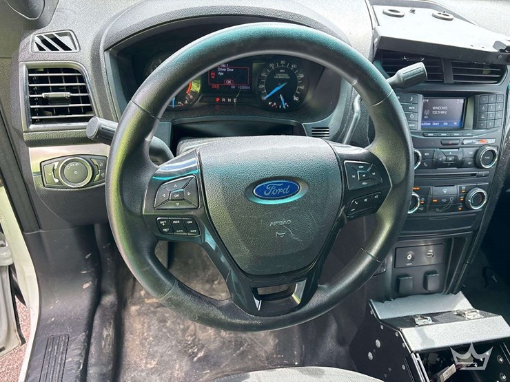 2017-ford-explorer-image-13
