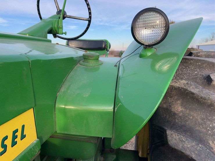 john-deere-820-image-58