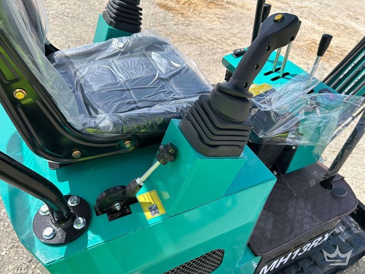 mini-excavator-image-14