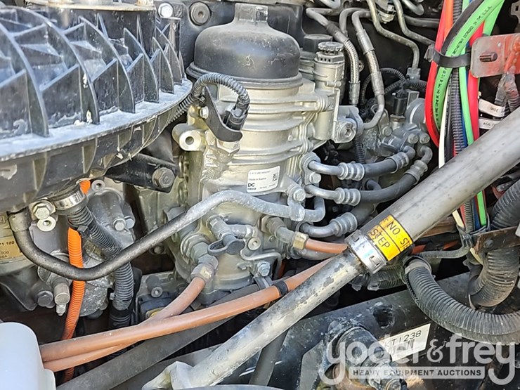2019-freightliner-cascadia-125-image-39