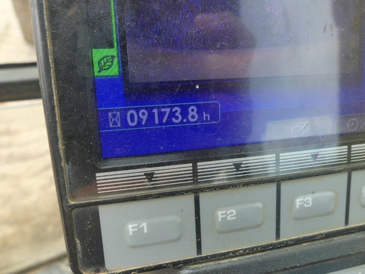 2016-komatsu-pc210-lc-11-image-14