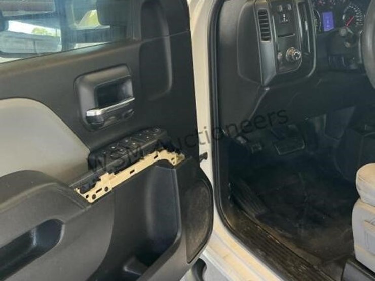 2017-chevrolet-silverado-3500hd-image-23