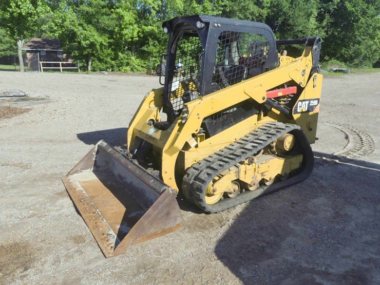 2016-caterpillar-259d-image-1