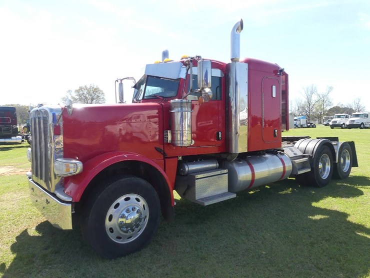 2017-peterbilt-389-image-1